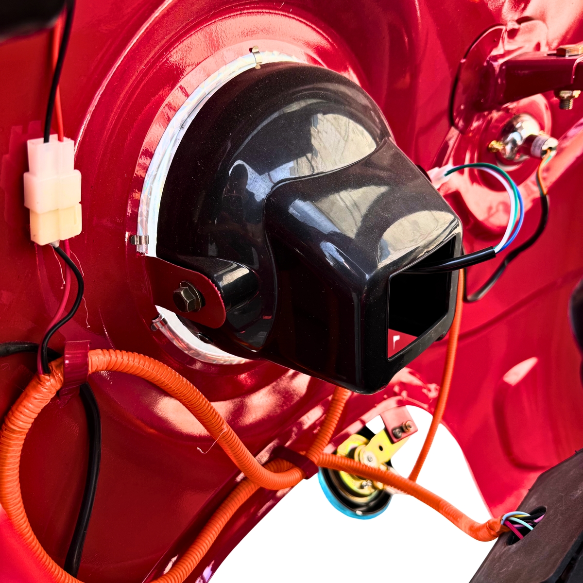 Мініатюра товару Кабіна для електротрицикла вантажного DOZER Mod 3Е